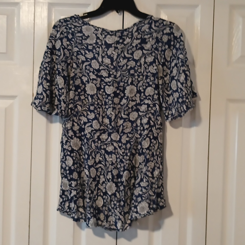 Rachel Zoe Floral Babydoll Top Blue And White - Picture 6 of 8